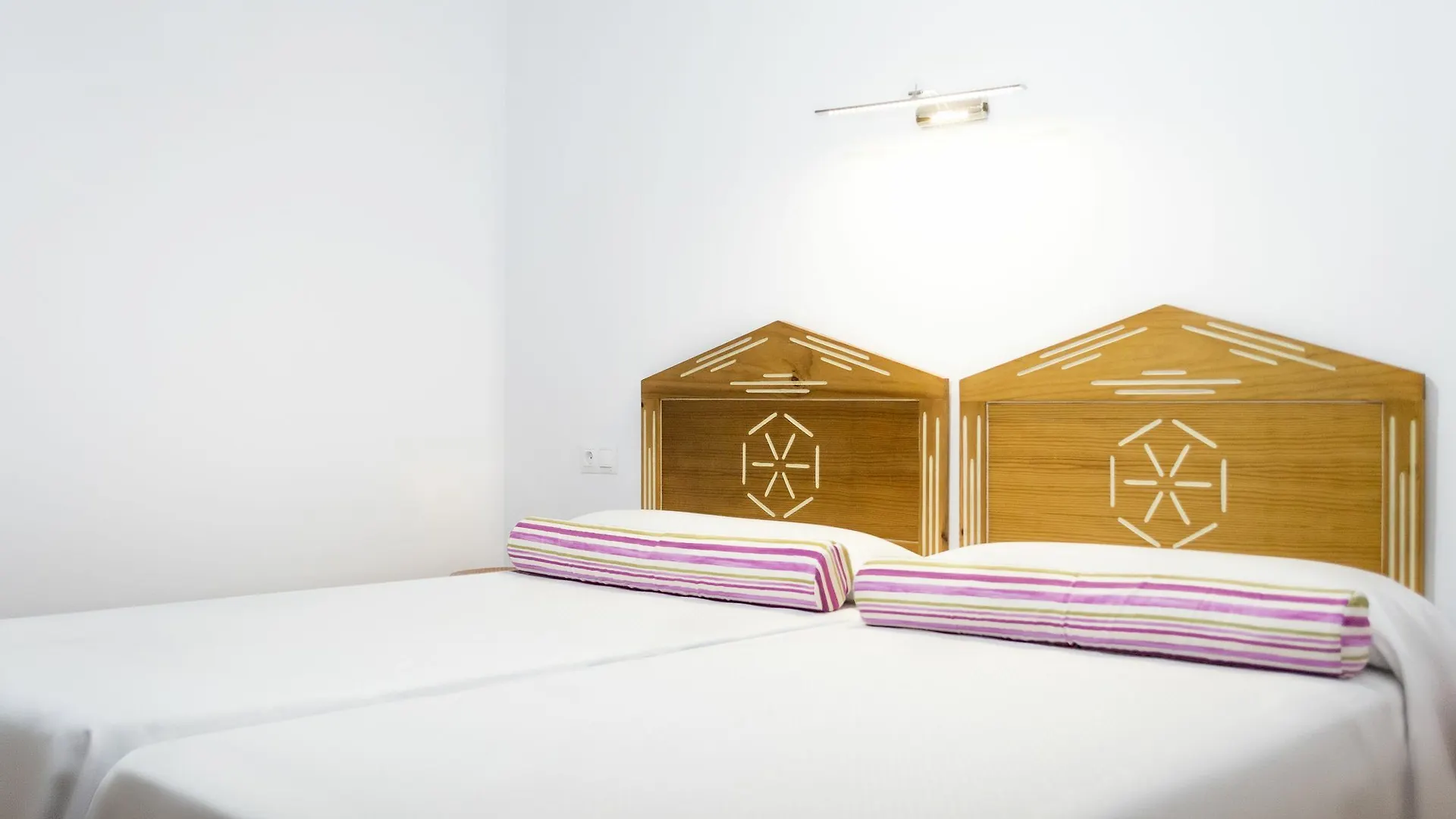 ゲストハウス Hostal Alhambra - Adults Only ネルハ