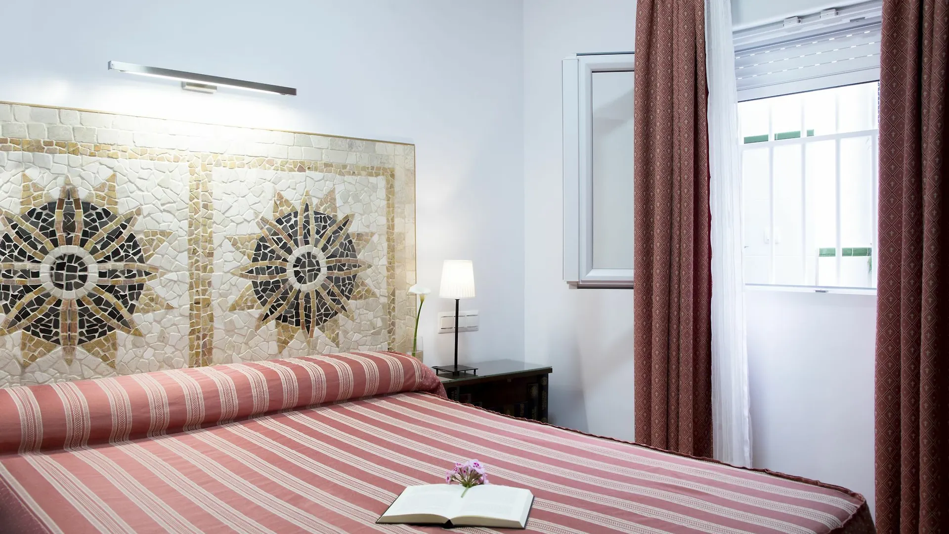 Hostal Alhambra - Adults Only ネルハ