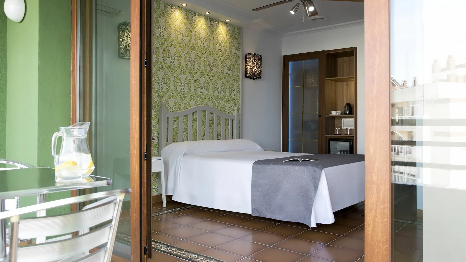 Hostal Alhambra - Adults Only ネルハ